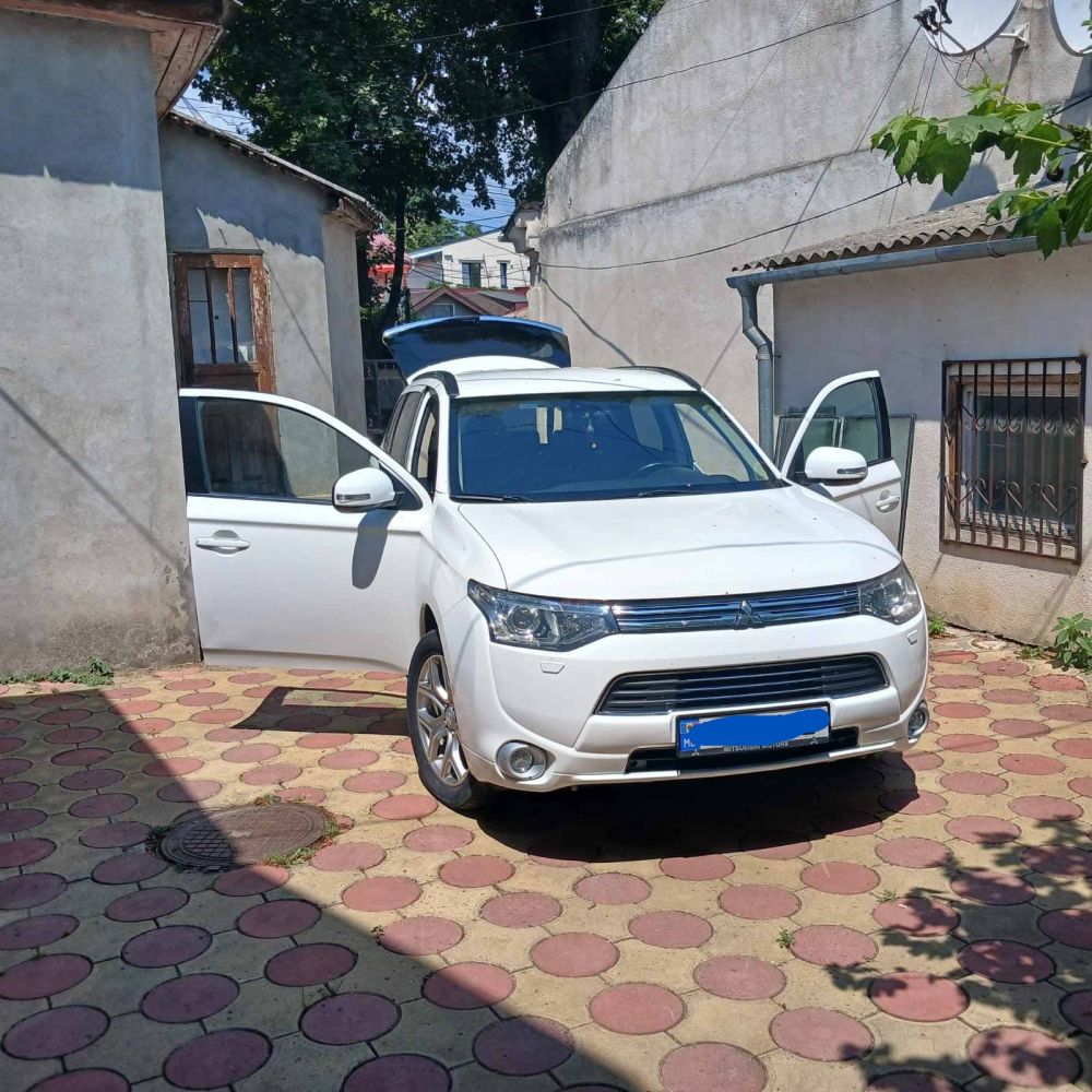   Mitsubishi Outlander / Outlander PHEV, 2014